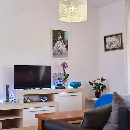 Lilly Apartment